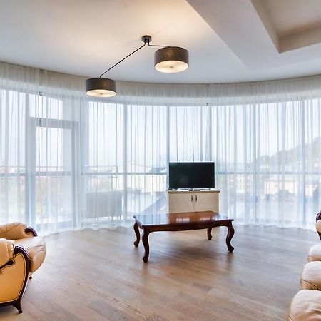 Leogrand Apartments Z Panoramoyu Lvova Buitenkant foto